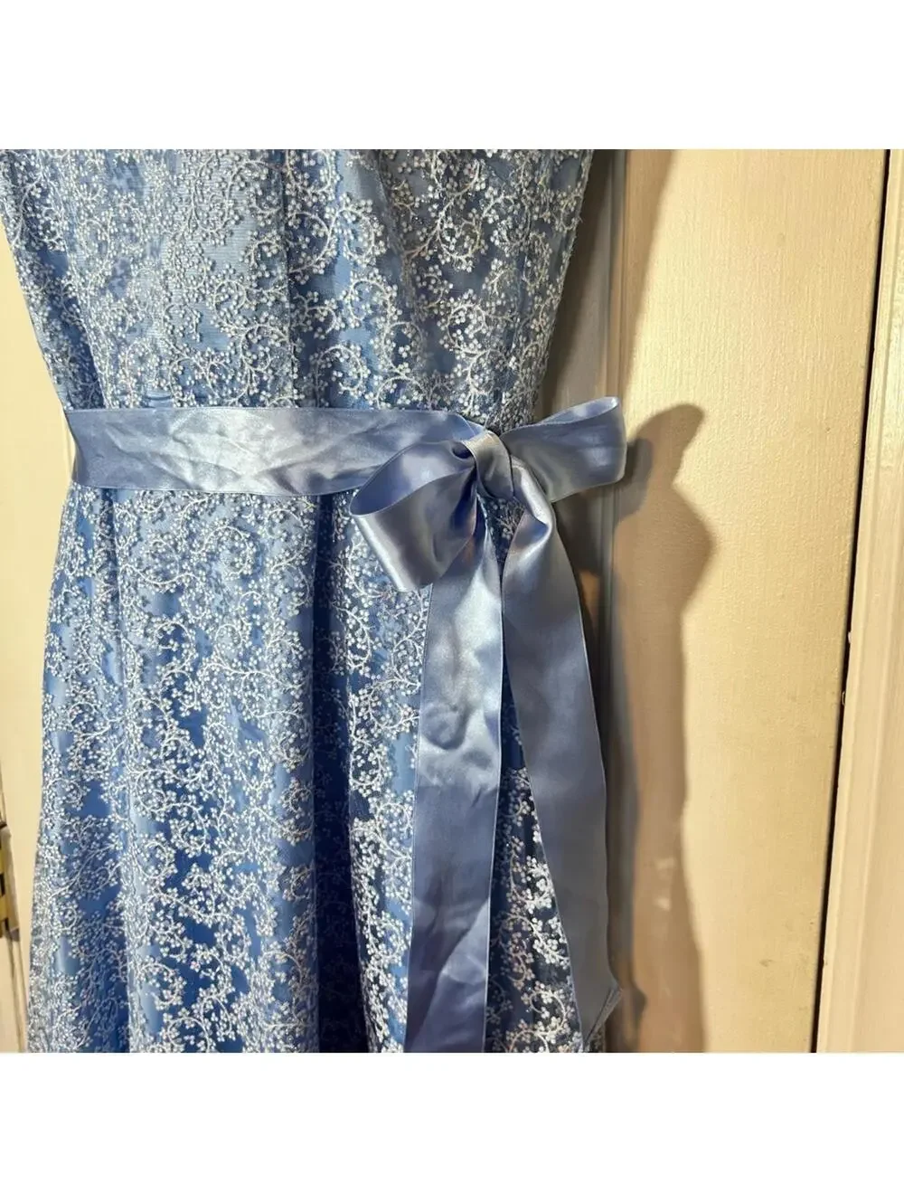 Tahari Sleeveless Carolina Blue White/Silver Sheer Overlay w Ribbon Sash | Sz 4 - Picture 11 of 13